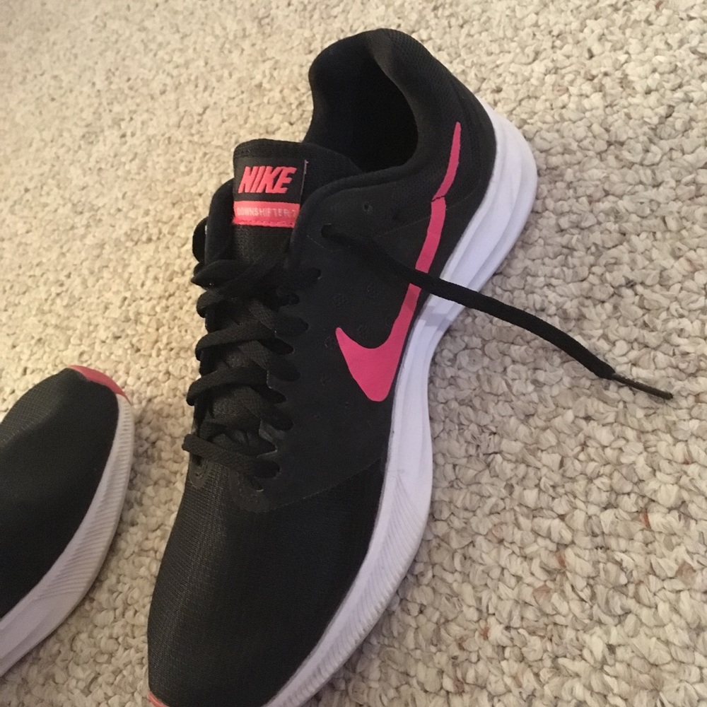 Nike Women’s Tennis Shoe